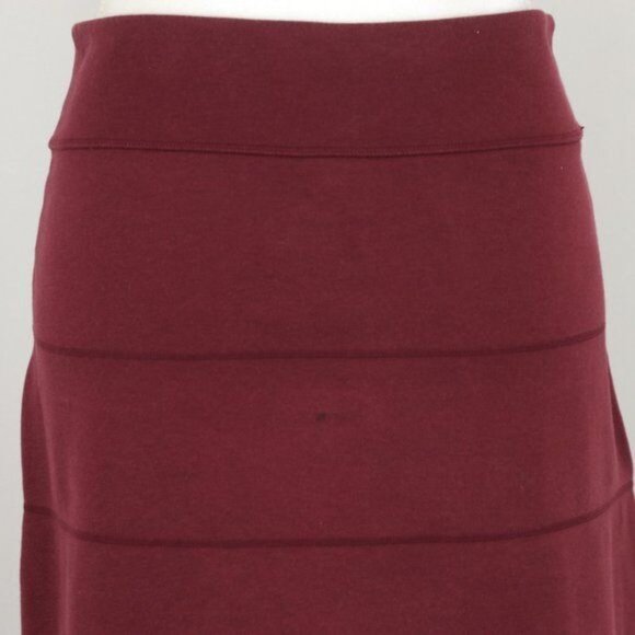 Athleta Strata Women's Extra Small Dark Red A-Line Knit Pull On Mini Skirt - Picture 4 of 9